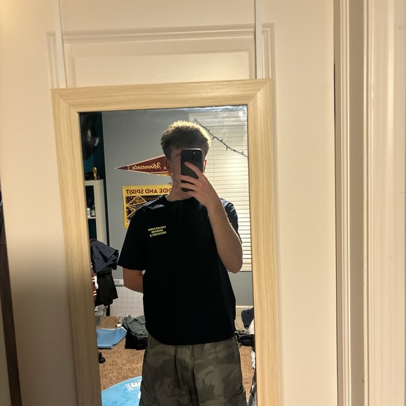 Medium H&M Mountain Rescue Graphic Tee - Picture 4 of 4